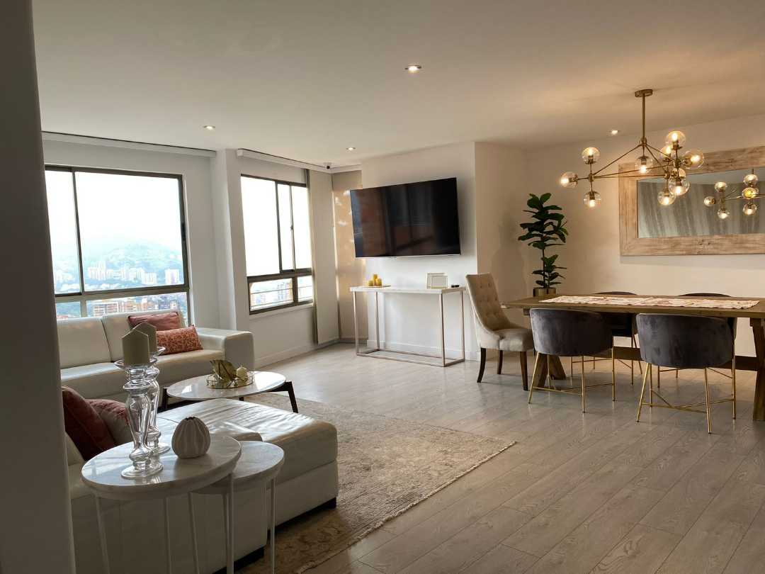 Apartamento en arriendo — ARRIENDO APARTAMENTO AMOBLADO EN EL POBLADO - SECTOR CAMPESTRE