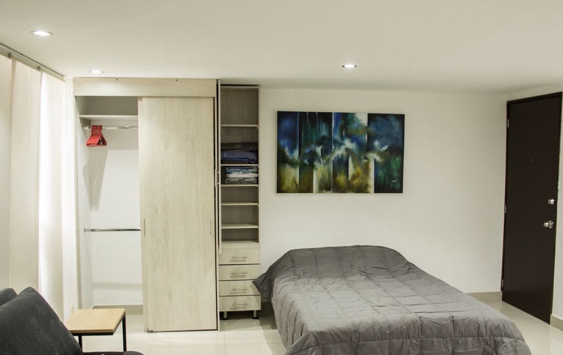 Apartamento tipo loft con licencia Airbnb en el Poblado la Frontera