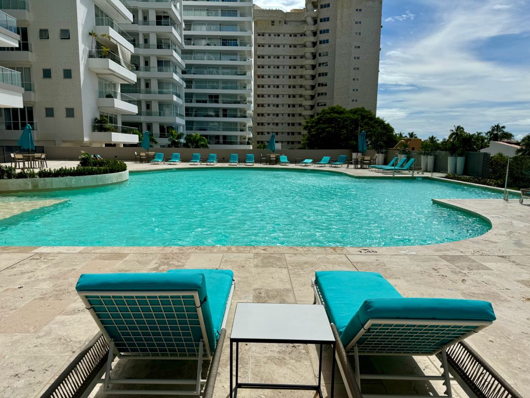 Apartasuite con permiso de turismo en venta a pasos de la playa 