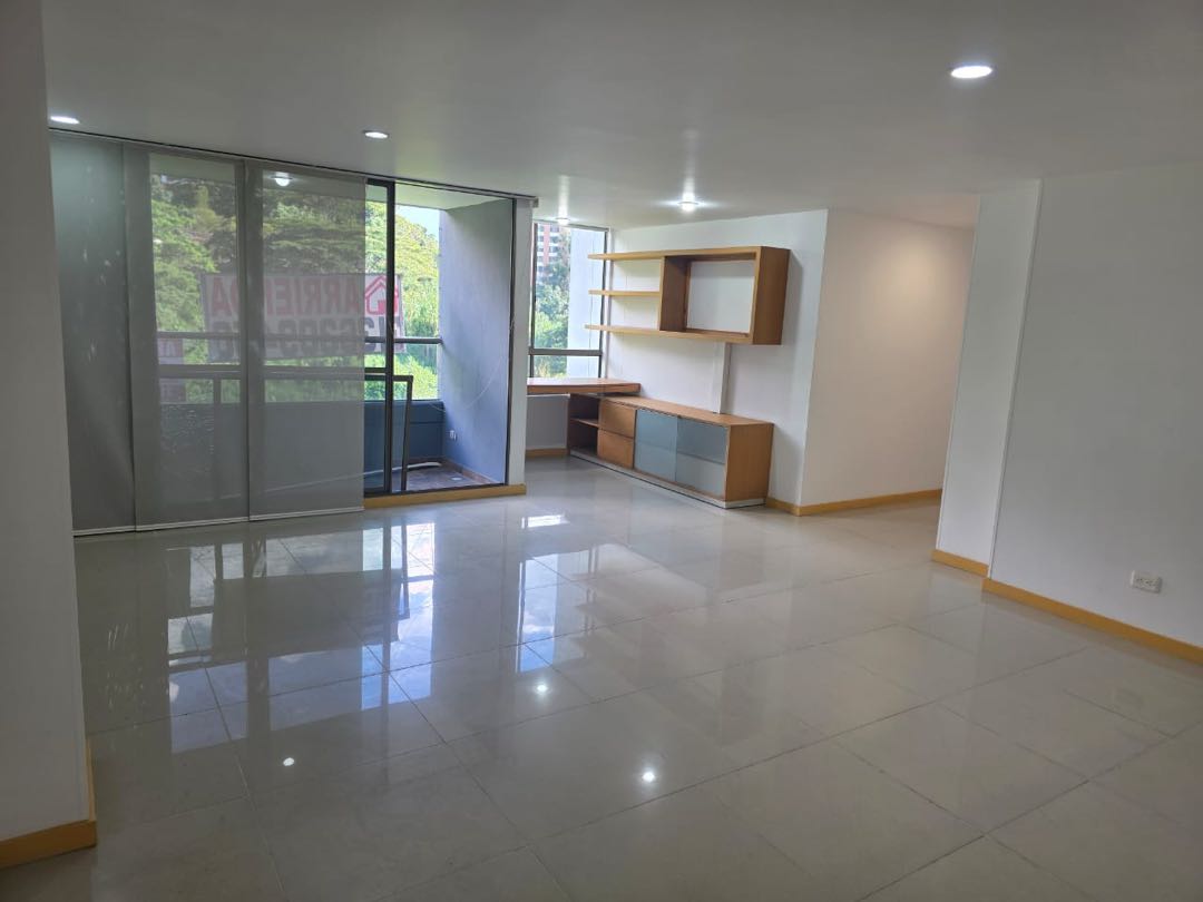Arrienda Apartamento Loma De San Julián  El Poblado Medellin
