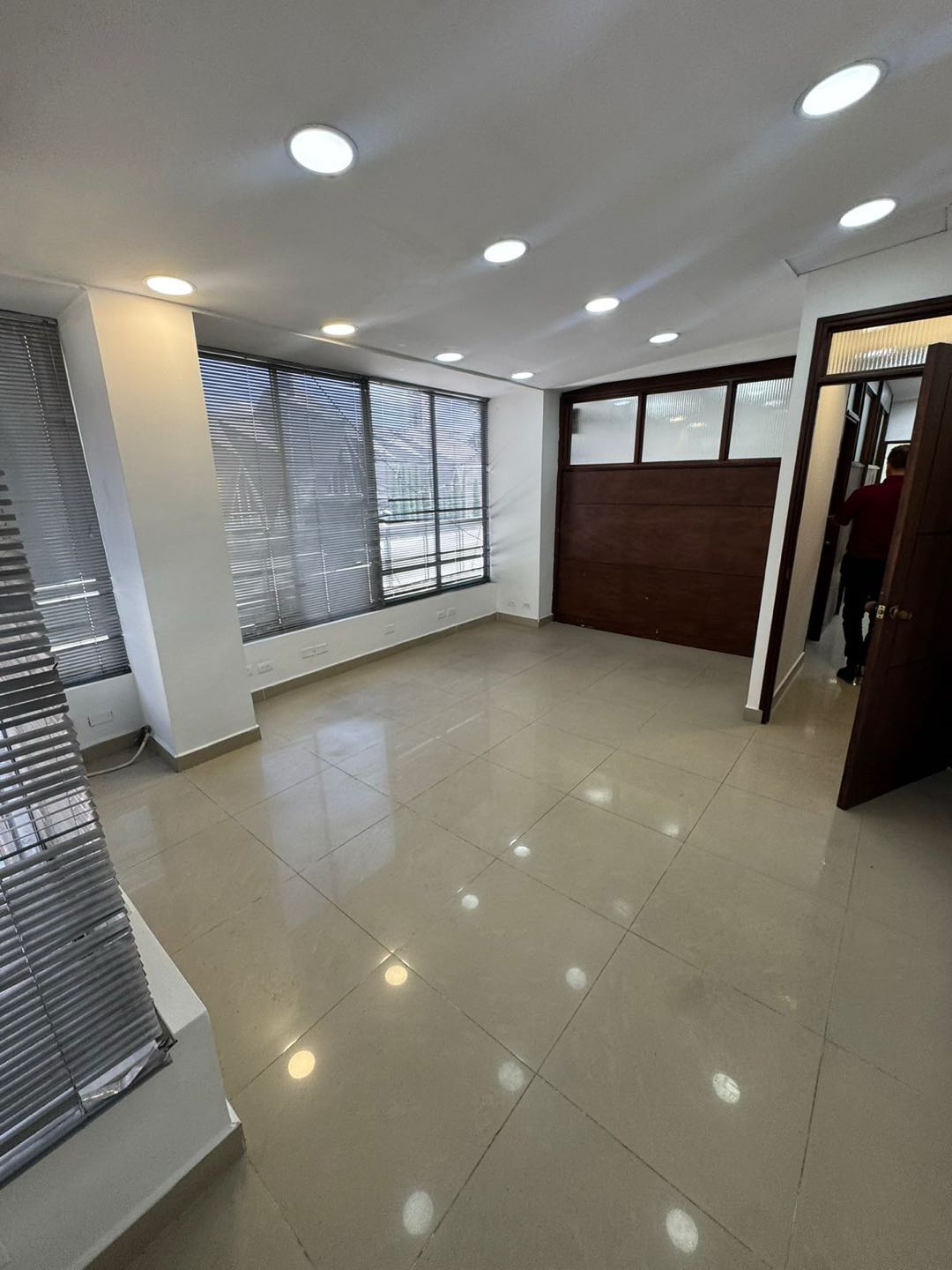 Arrienda Oficina La Castellana Medellín