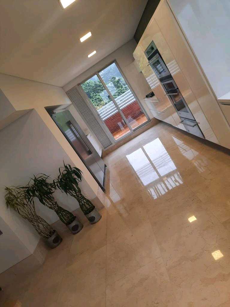 Arriendo amoblado cerca al Tesoro RC2