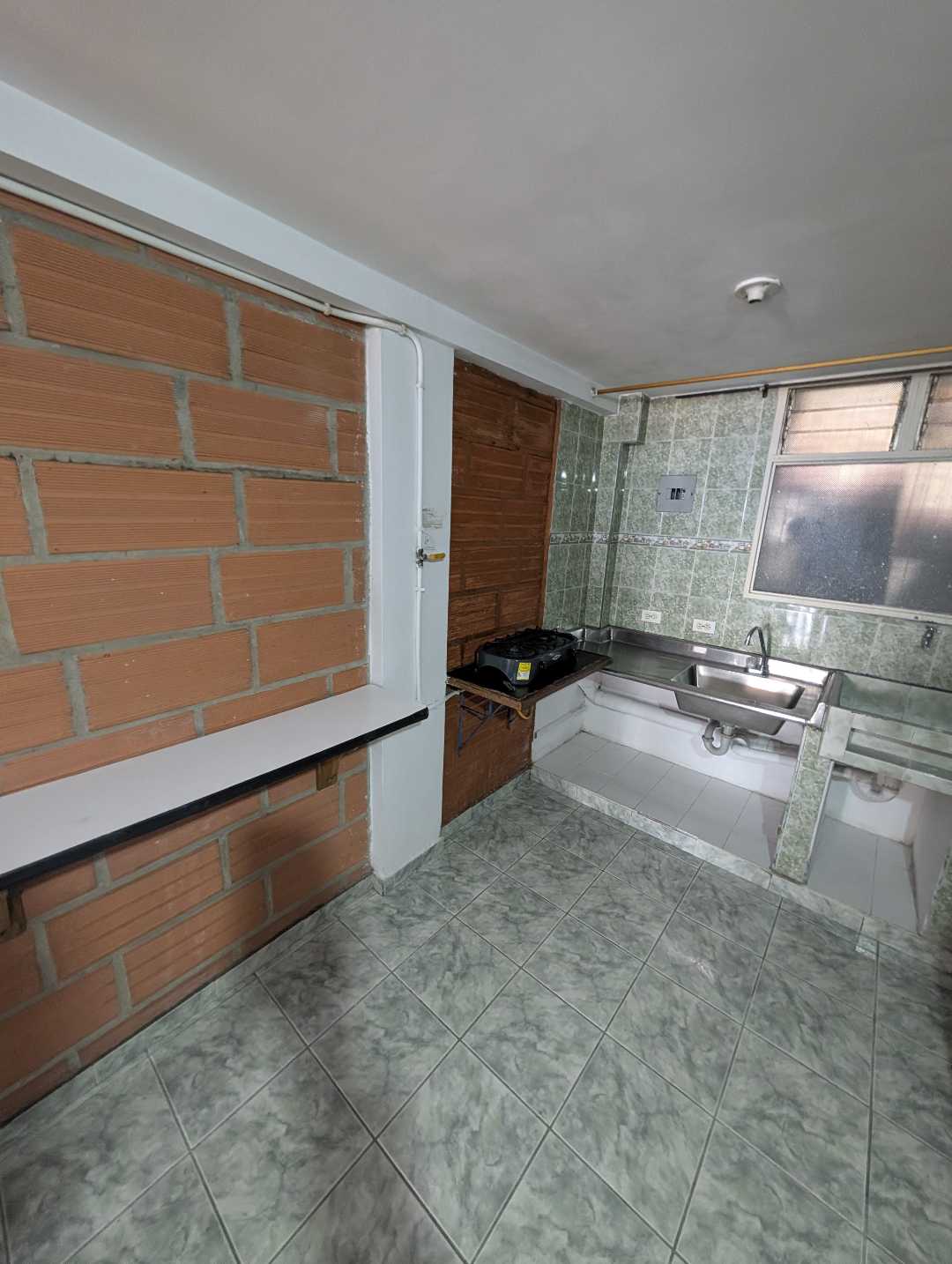 Arriendo aparta estudio en la milagrosa