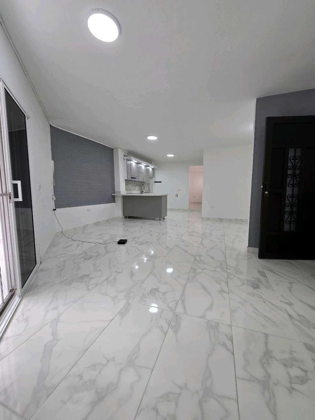 Arriendo apartaestudio sector simon bolivar