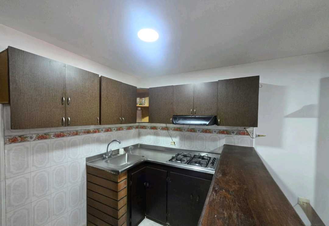 Arriendo apartaestudio  sector calasanz