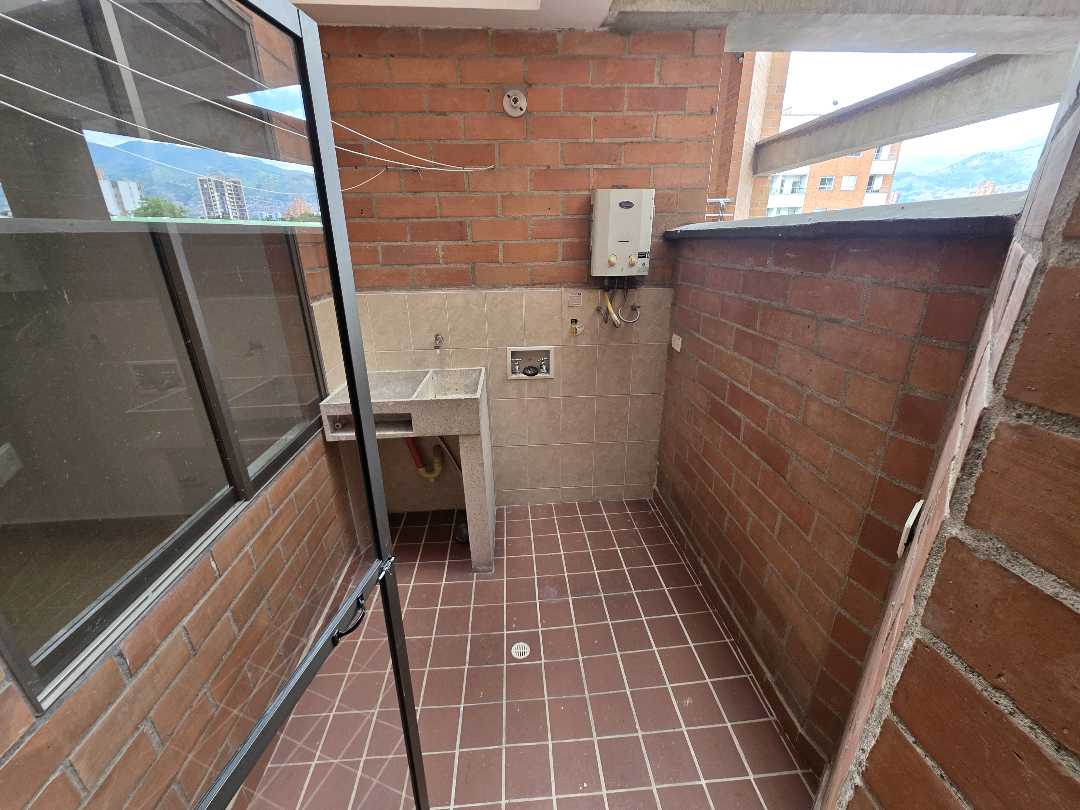 Arriendo apartamento calasanz