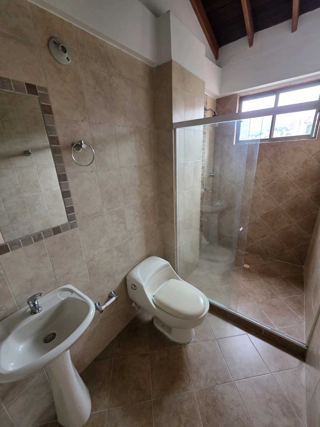 Arriendo apartamento calasanz