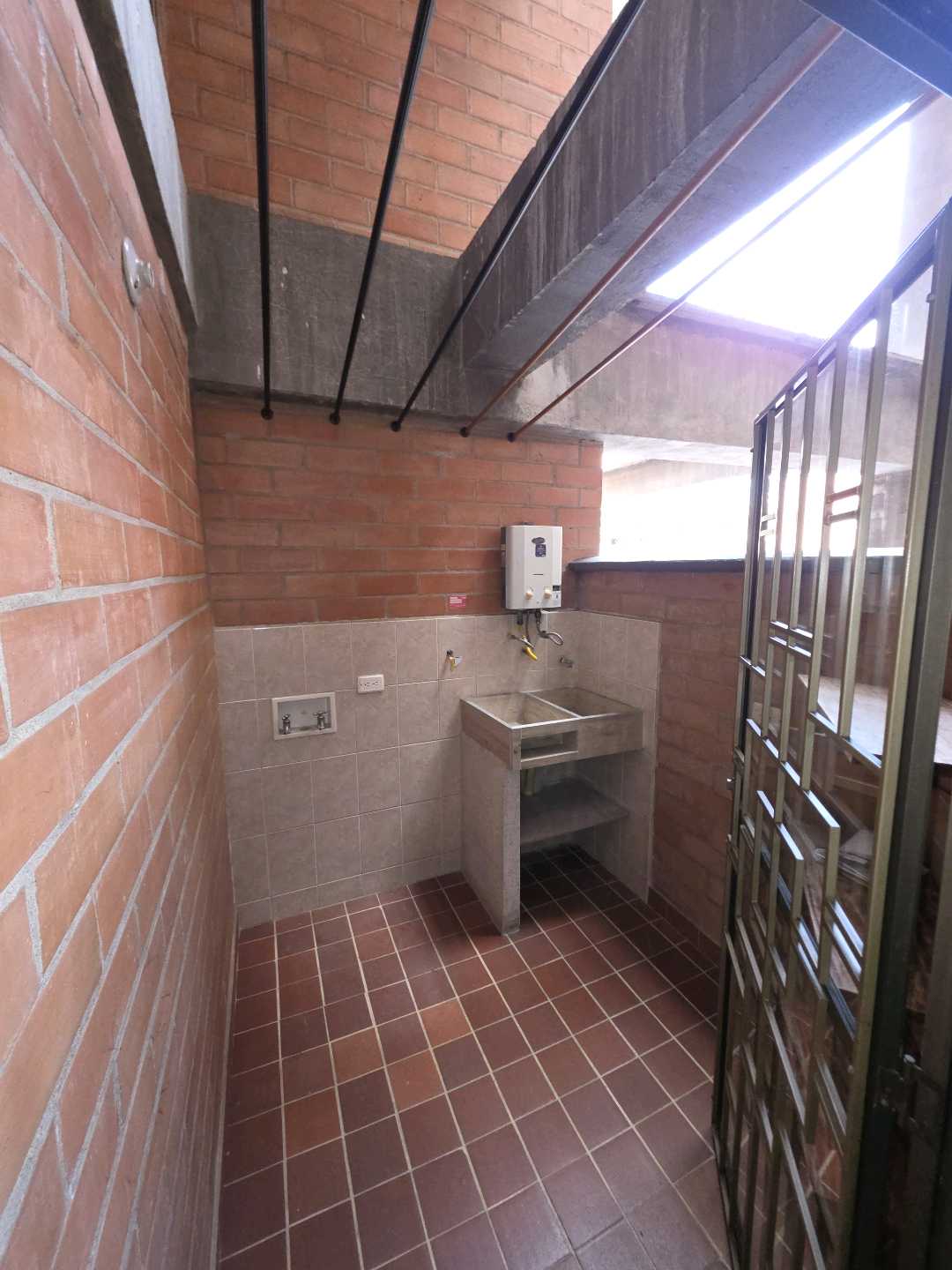 Arriendo apartamento calasanz