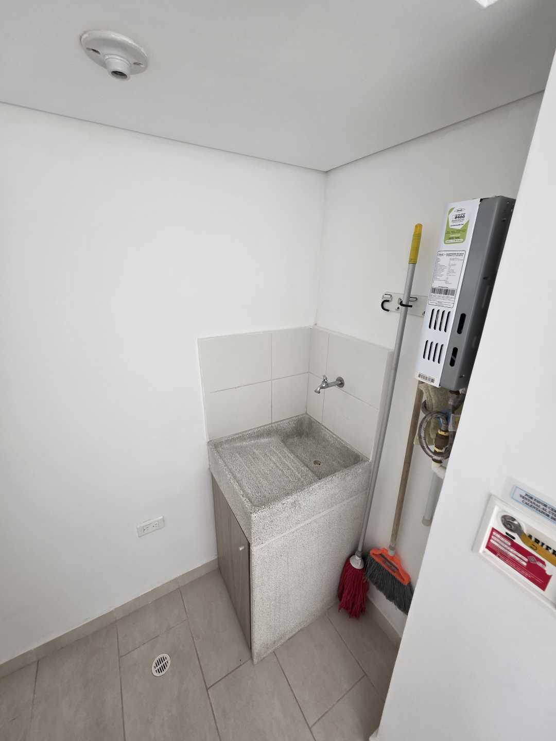 Arriendo apartamento calasanz