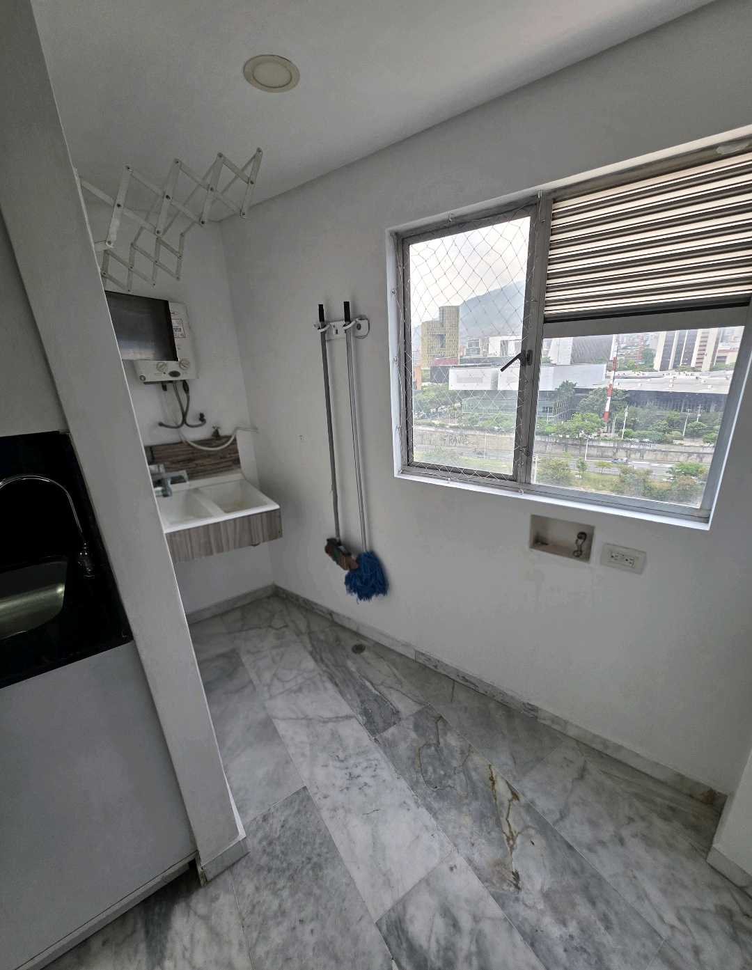 Arriendo apartamento conquistadores