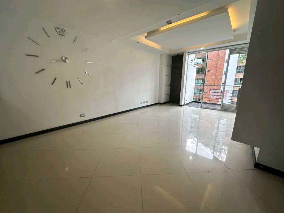 Arriendo apartamento duplex laureles