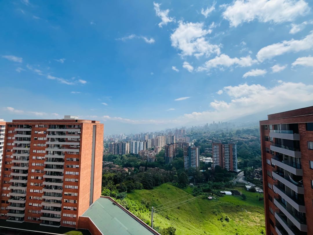 ARRIENDO APARTAMENTO EN ENVIGADO SECTOR LOMA DEL ESCOBERO.