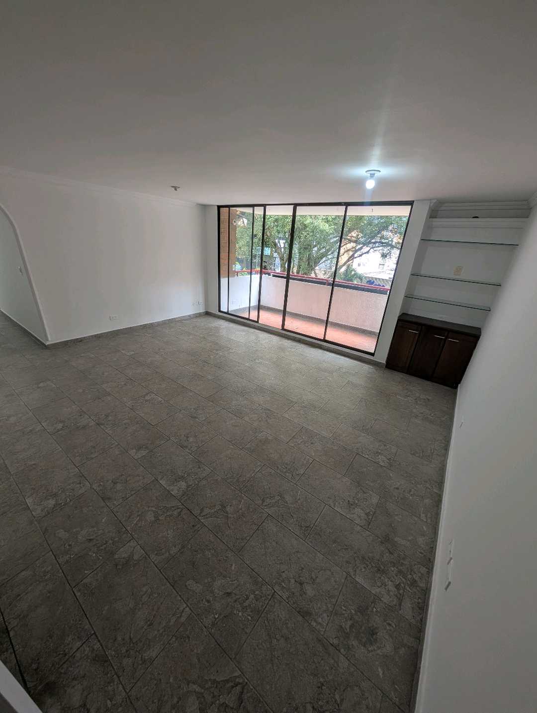 Arriendo apartamento en la avenida Nutibara