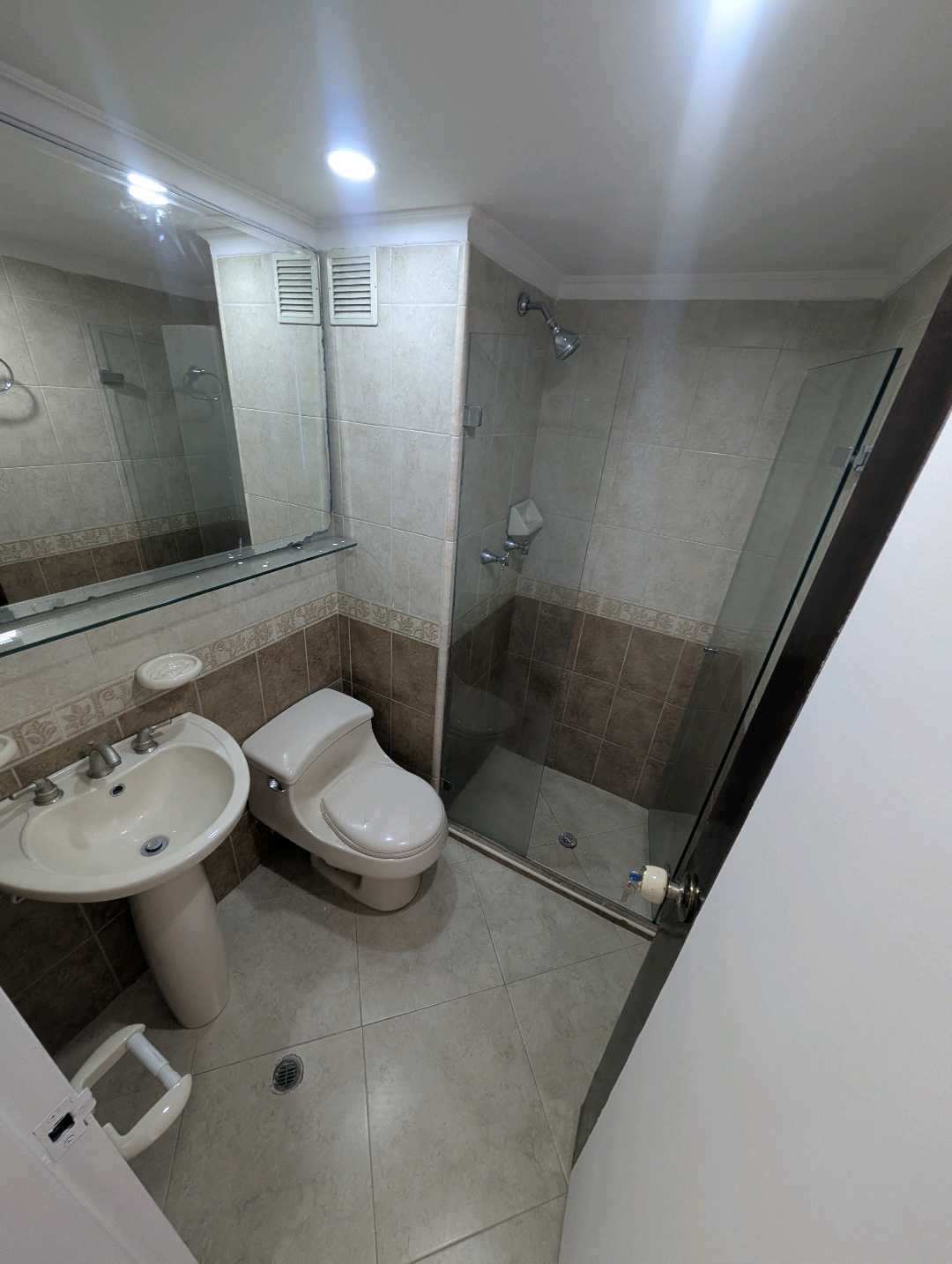 Arriendo apartamento en la avenida Nutibara