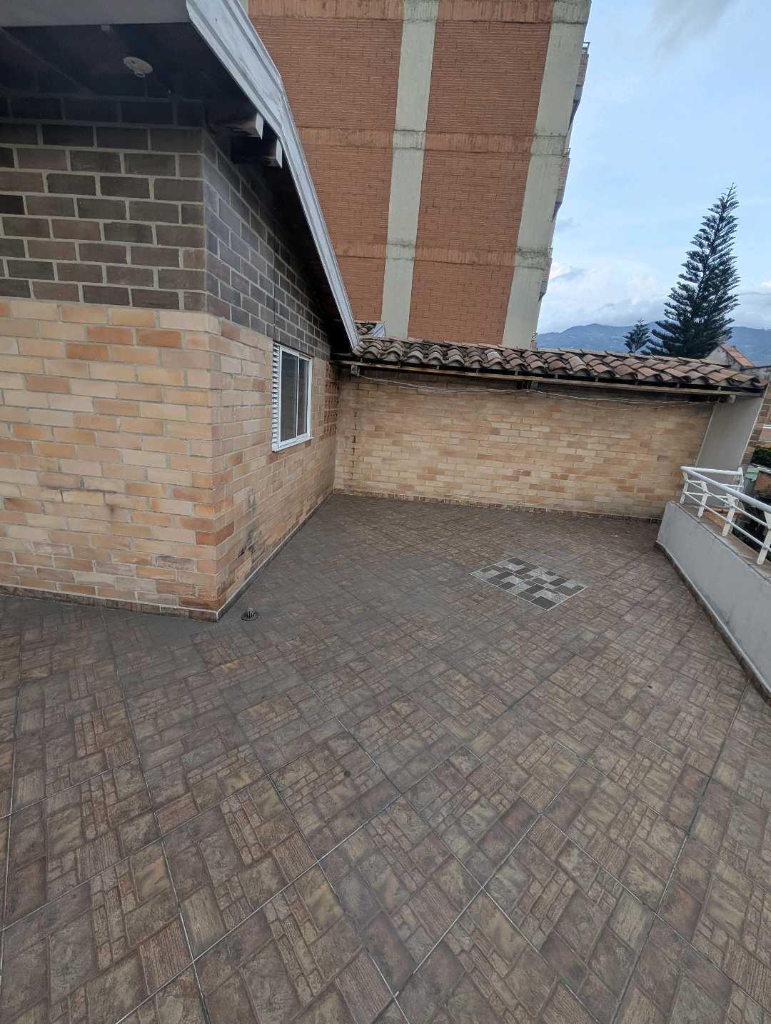 Arriendo apartamento en la floresta