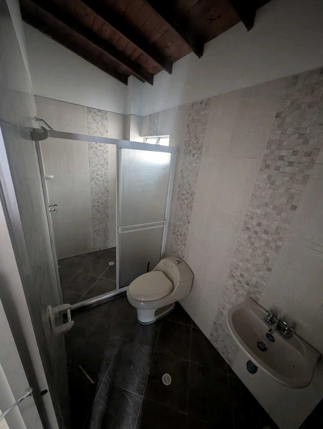 Arriendo apartamento en la floresta