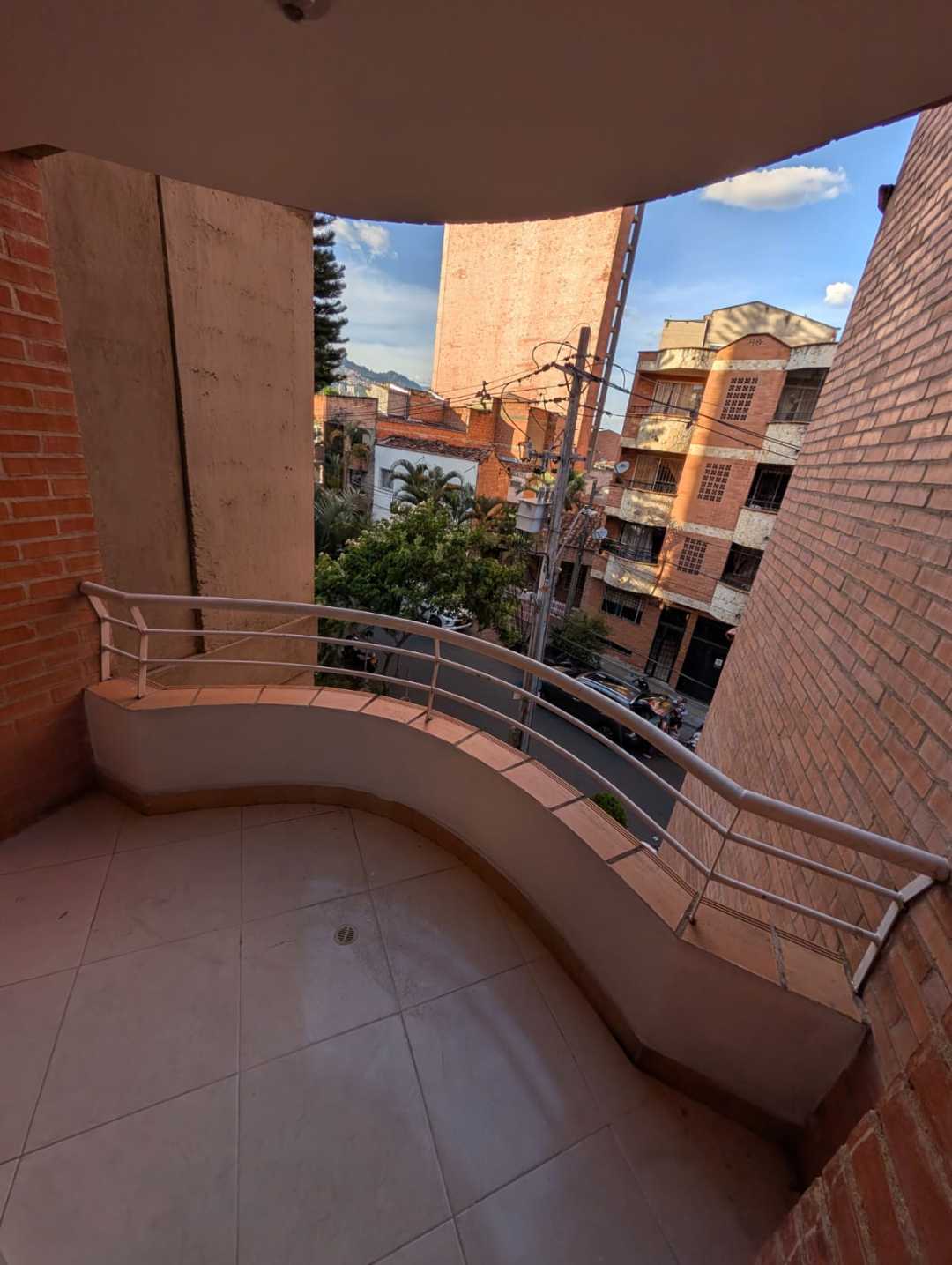 Arriendo apartamento en la floresta