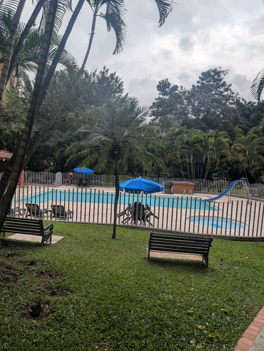 Arriendo apartamento en la loma de los bernal