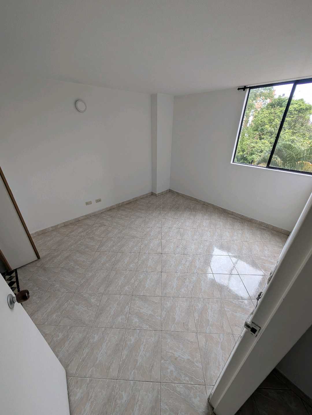 Arriendo apartamento en la loma de los bernal