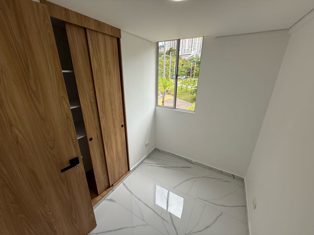 ARRIENDO APARTAMENTO EN LA LOMA DE LOS BERNAL