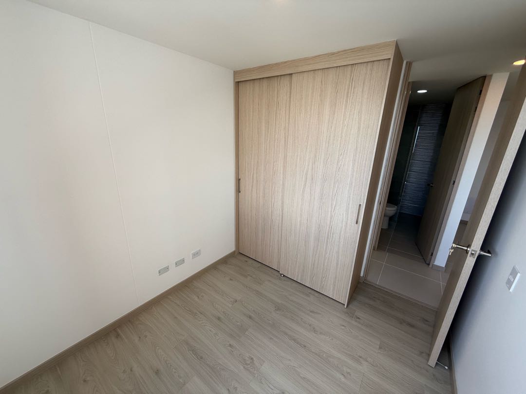 ARRIENDO APARTAMENTO EN LA LOMA DEL ESCOBERO