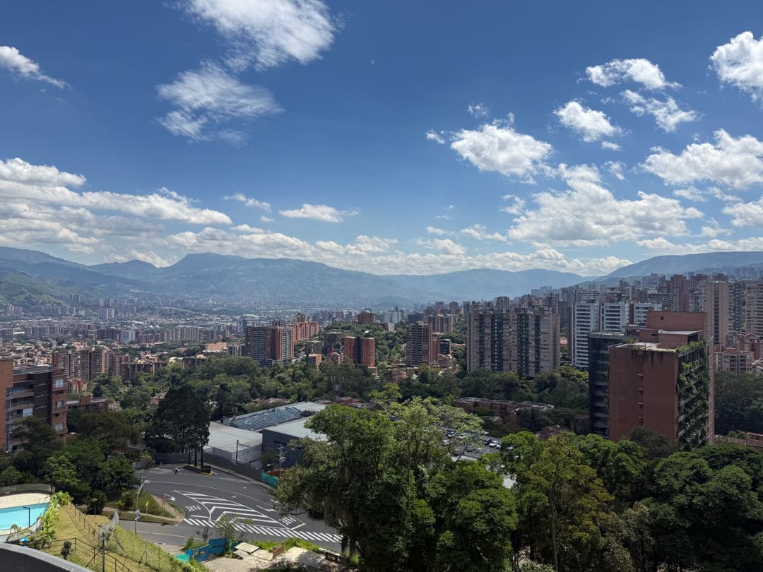 ARRIENDO APARTAMENTO EN LA LOMA DEL ESCOBERO