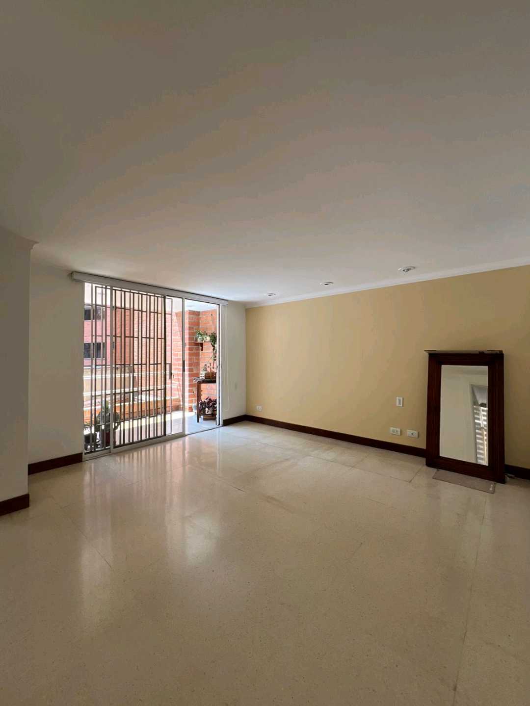 Arriendo apartamento en laureles