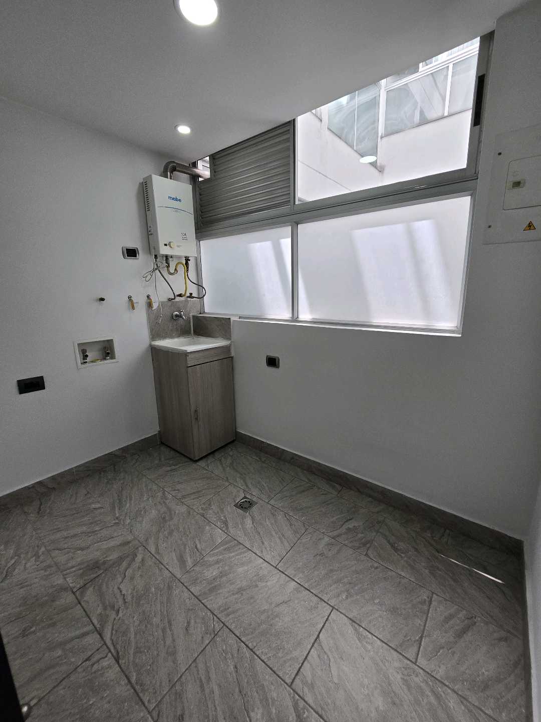 Arriendo apartamento la castellana