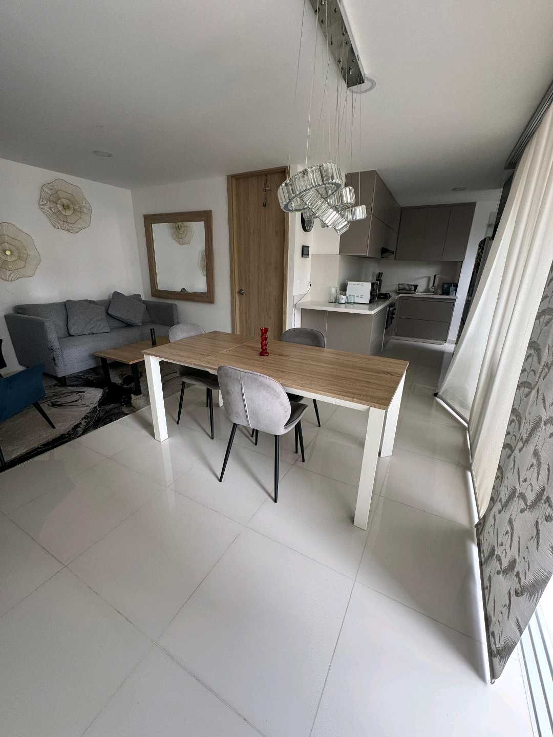 Arriendo apartamento la castellana