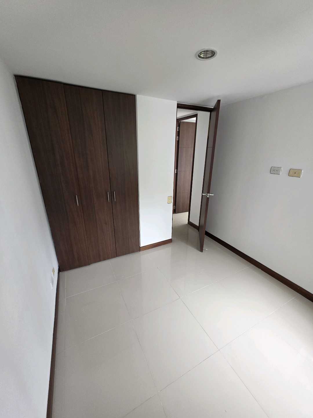 Arriendo apartamento loma del indio