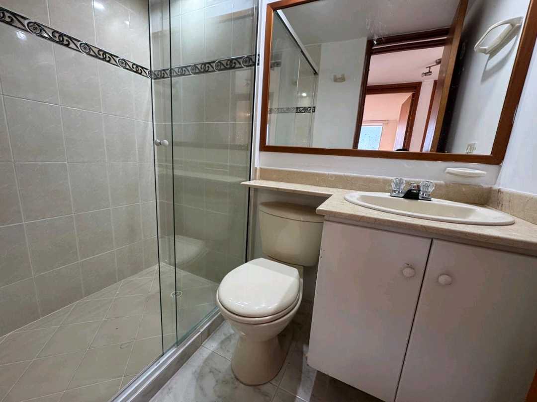 Arriendo apartamento Poblado cerca a la iglesia del Padre Marianito