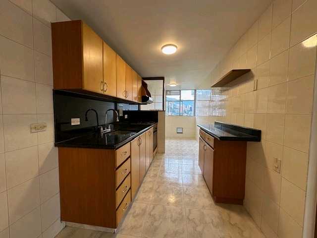 Arriendo apartamento Poblado cerca a la iglesia del Padre Marianito