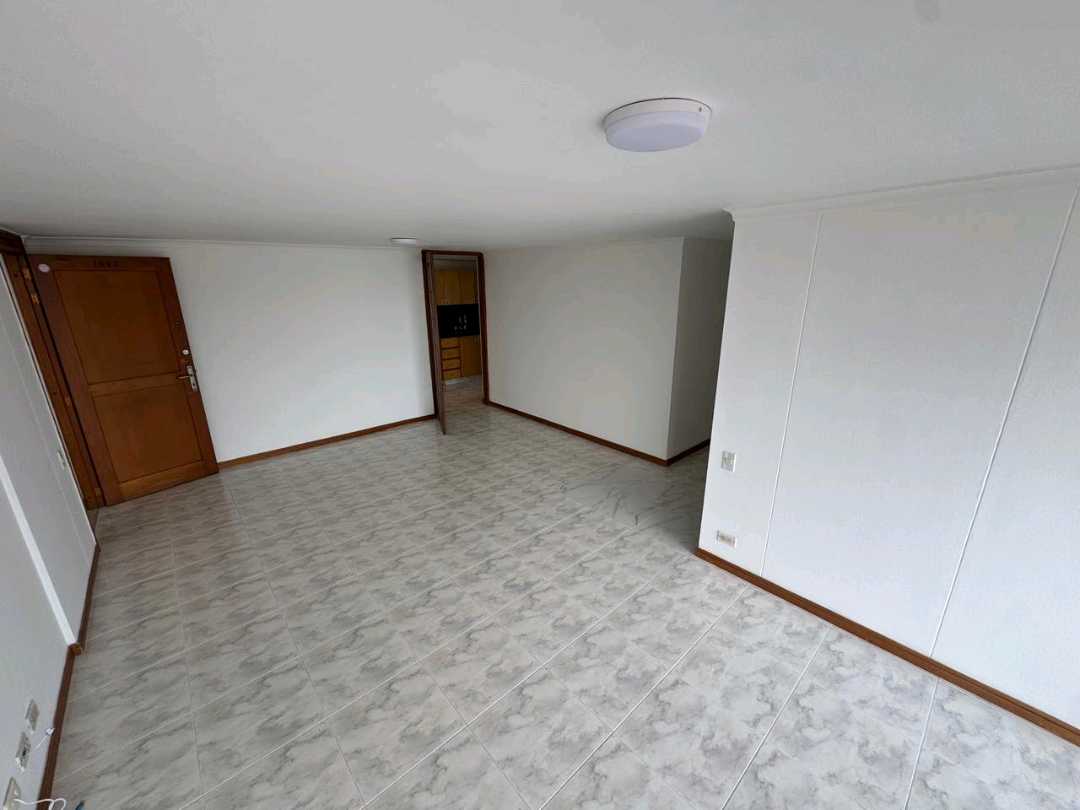 Arriendo apartamento Poblado cerca a la iglesia del Padre Marianito
