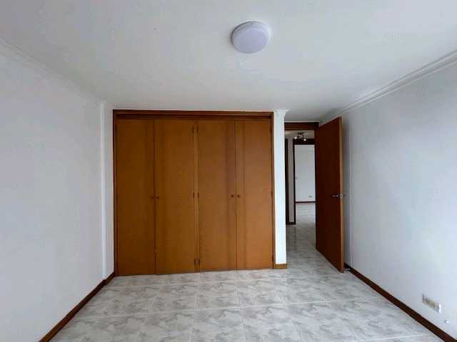 Arriendo apartamento Poblado cerca a la iglesia del Padre Marianito