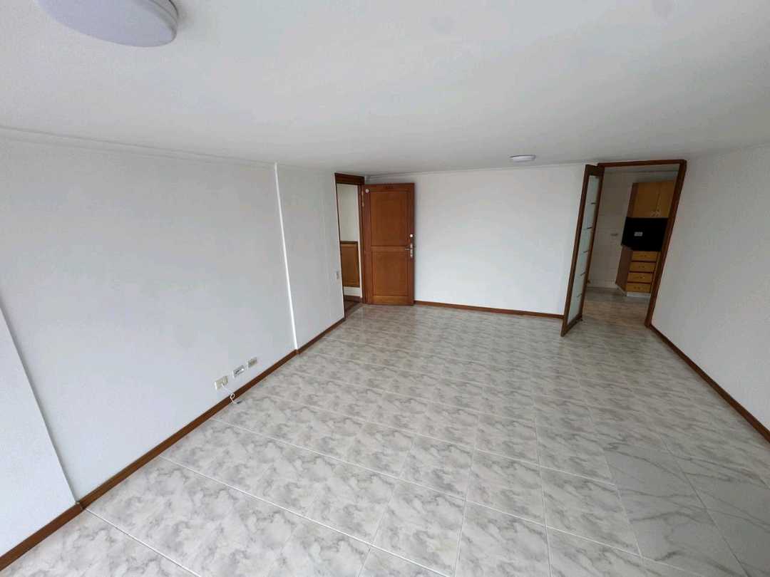 Arriendo apartamento Poblado cerca a la iglesia del Padre Marianito