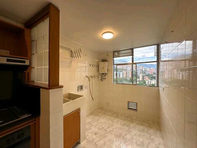 Arriendo apartamento Poblado cerca a la iglesia del Padre Marianito