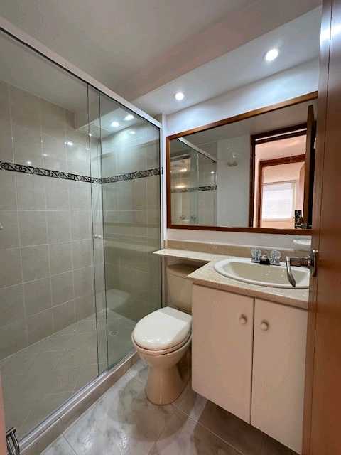 Arriendo apartamento Poblado cerca a la iglesia del Padre Marianito
