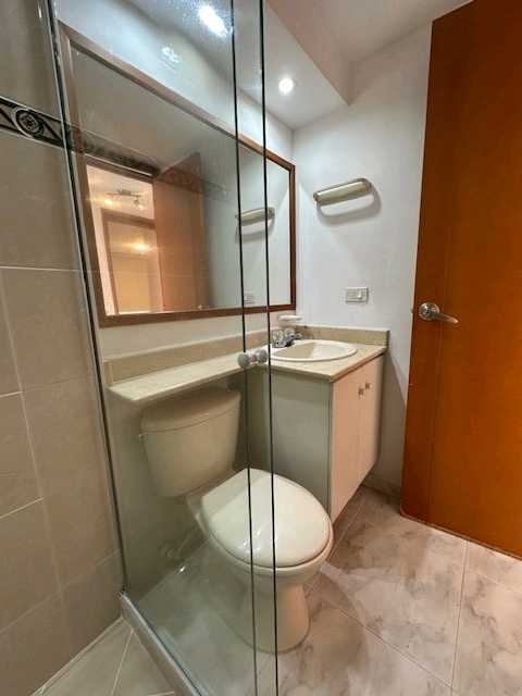 Arriendo apartamento Poblado cerca a la iglesia del Padre Marianito