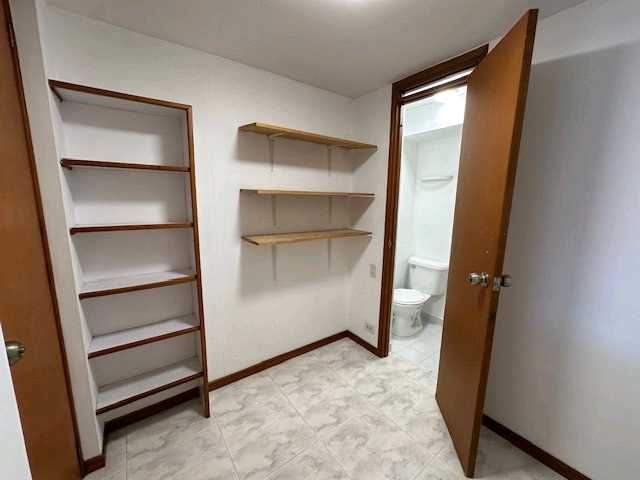 Arriendo apartamento Poblado cerca a la iglesia del Padre Marianito