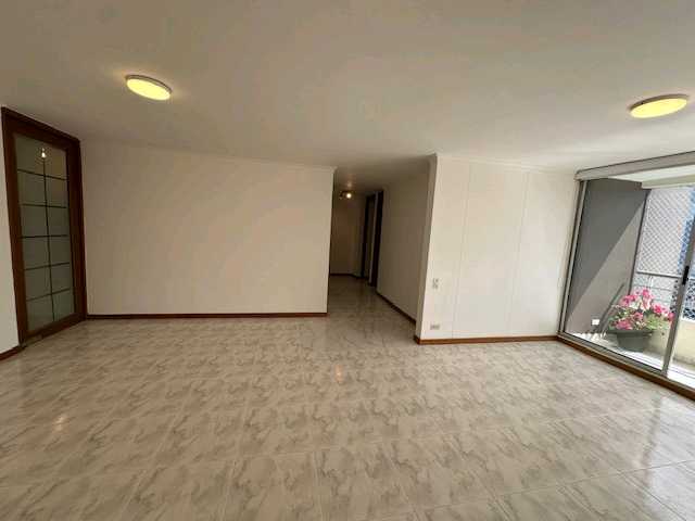 Arriendo apartamento Poblado cerca a la iglesia del Padre Marianito
