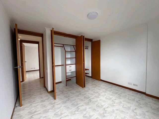 Arriendo apartamento Poblado cerca a la iglesia del Padre Marianito