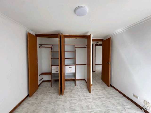 Arriendo apartamento Poblado cerca a la iglesia del Padre Marianito