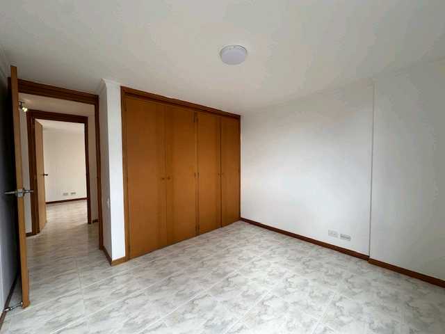 Arriendo apartamento Poblado cerca a la iglesia del Padre Marianito