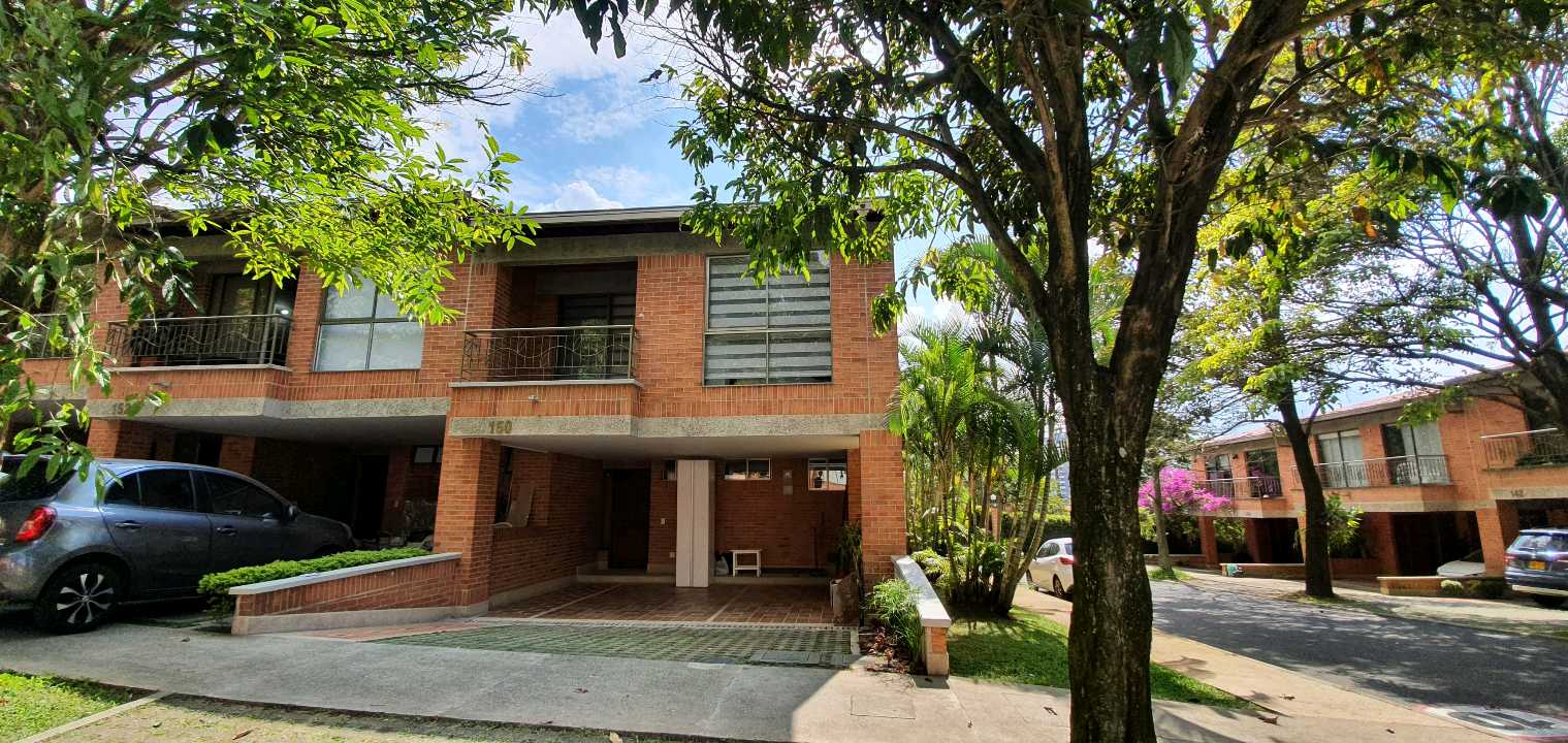 Arriendo casa alto de Envigado 2 niveles PP
