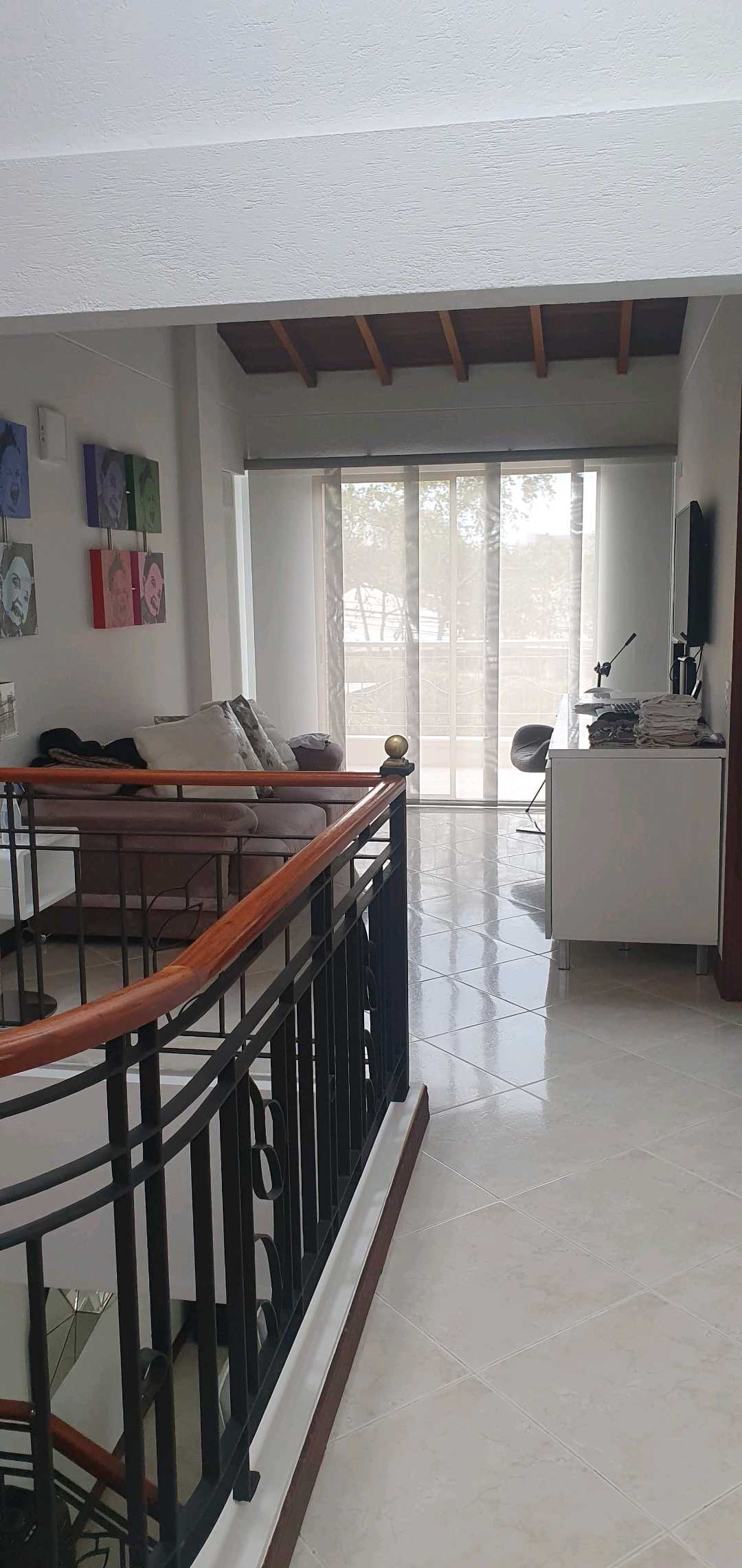 Arriendo casa alto de Envigado 2 niveles PP
