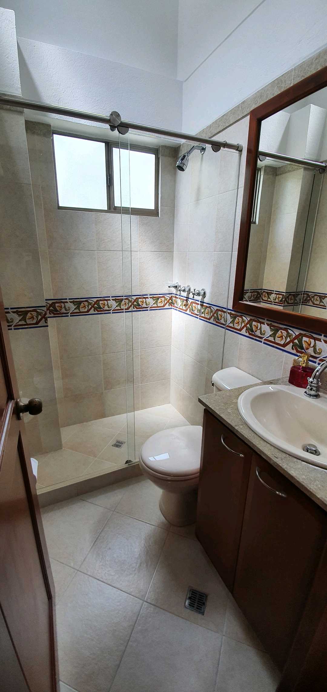 Arriendo casa alto de Envigado 2 niveles PP