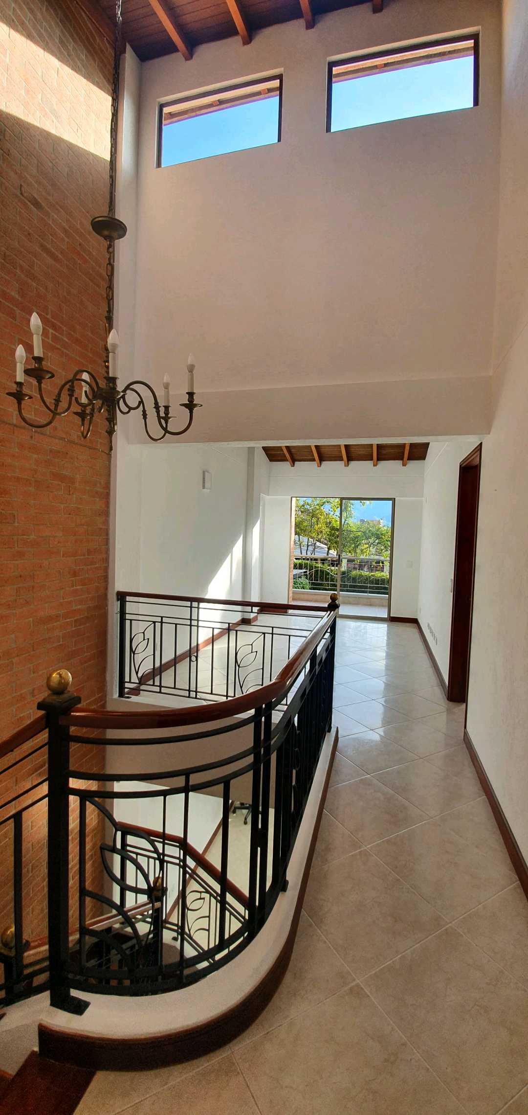 Arriendo casa alto de Envigado 2 niveles PP