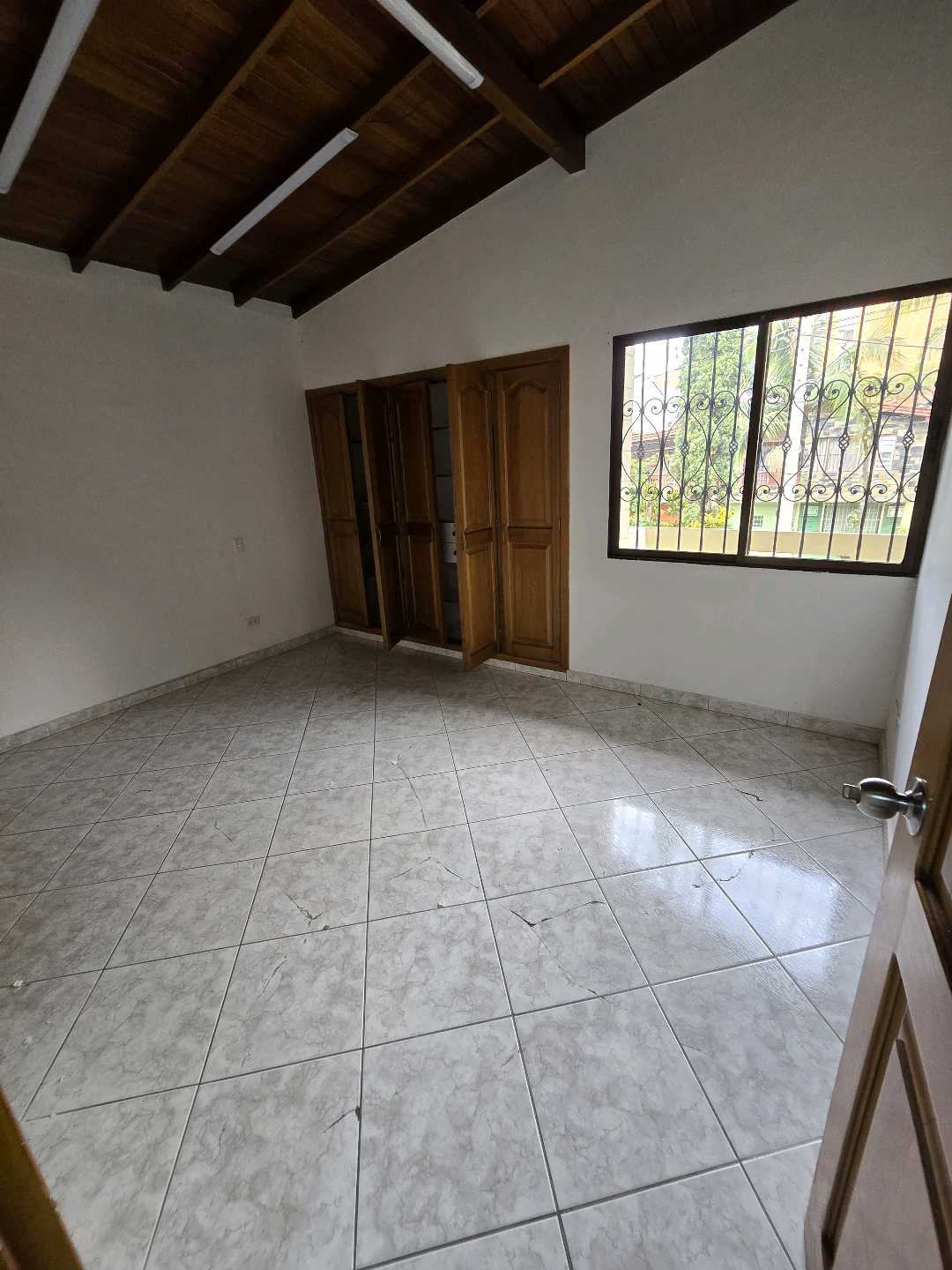 Arriendo casa calasanz