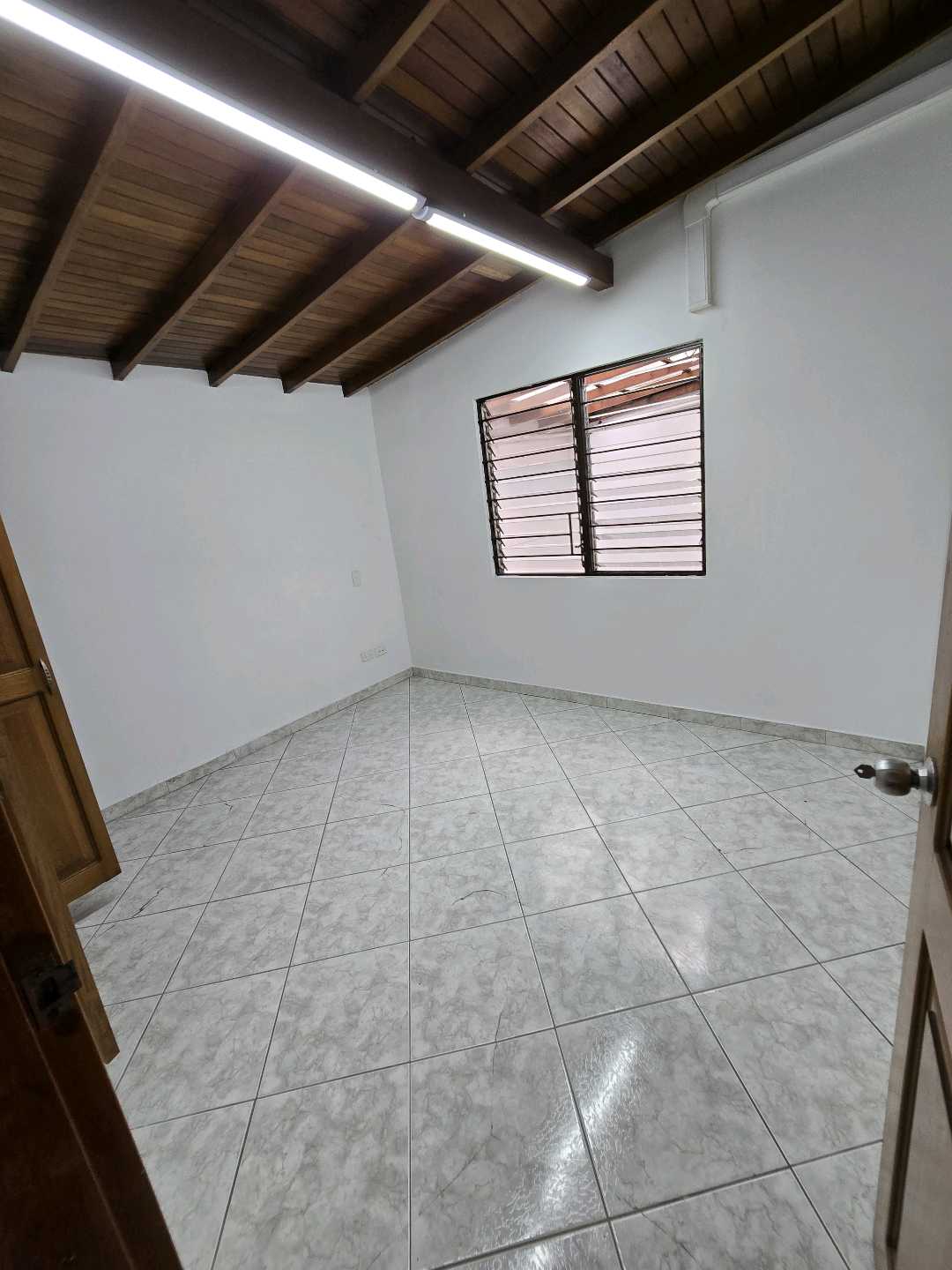 Arriendo casa calasanz
