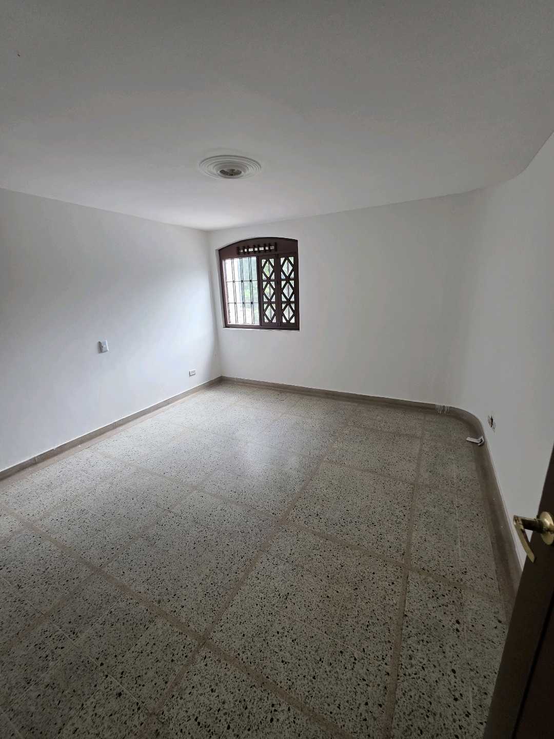 Arriendo casa calasanz